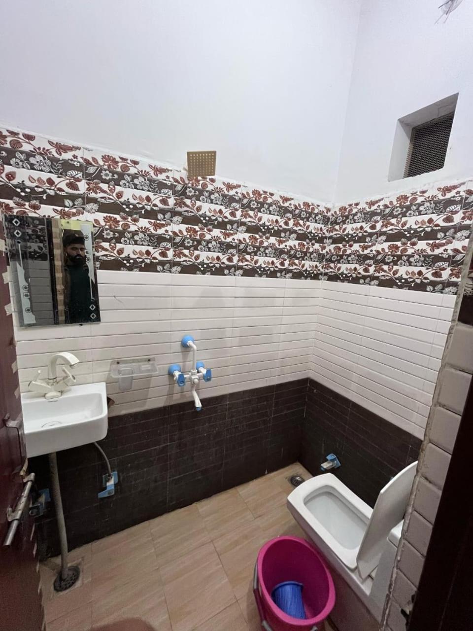 Devine Reality Paying Guest house Vrindavan